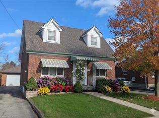 59 Dunkirk Dr, Hamilton, ON L8K 4W9