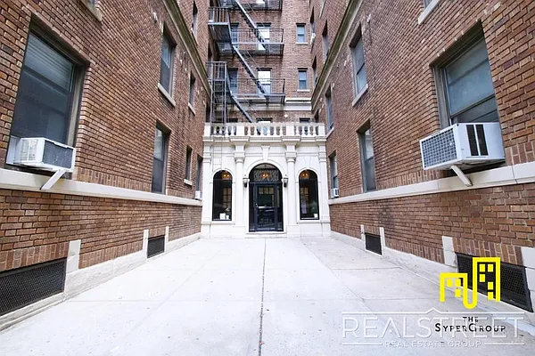 Rented by Real Street Inc | media 11