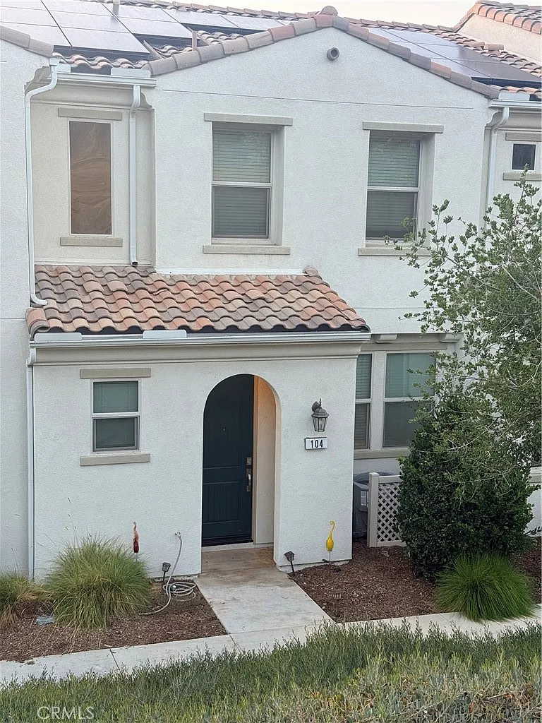 3 bed, 2.5 bath, 1350 sqft, $3,500 — Photo 1
