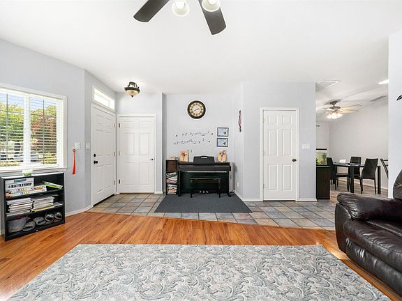5th image of 3713 Floral Dr