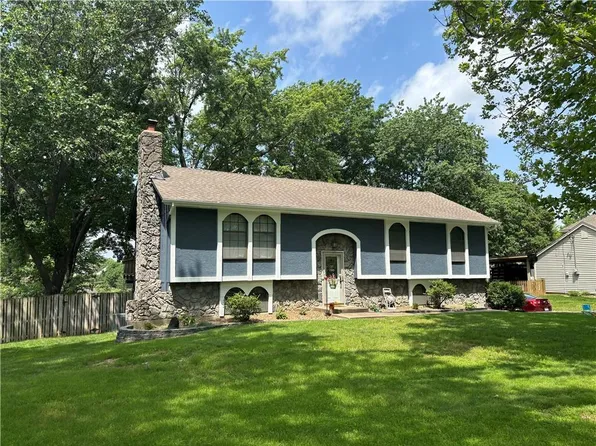 4916 Rosehill Dr, Shawnee, KS 66216