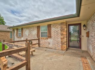 434 N Oak Ave, Hennessey, OK 73742