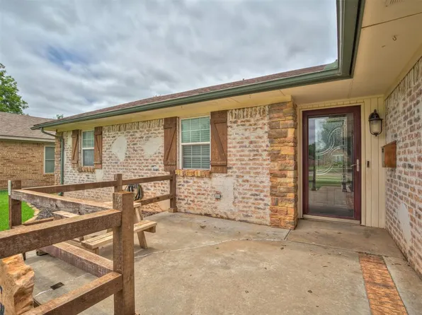 434 N Oak Ave, Hennessey, OK 73742