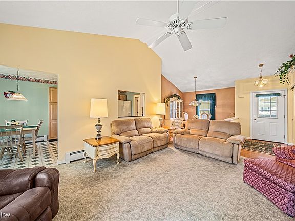 5th image of 443 W Parkway Dr
