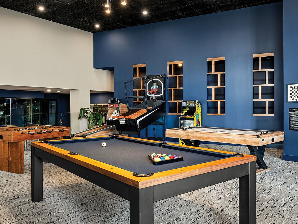 Lobby Lounge & Game Room