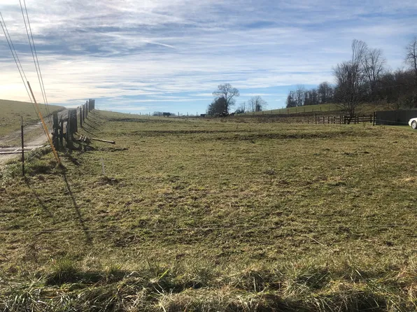 Forest Hills Dr, Glade Spring, VA 24340