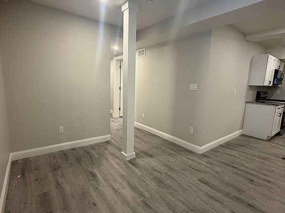 3rd image of 13 Pierce St #1
