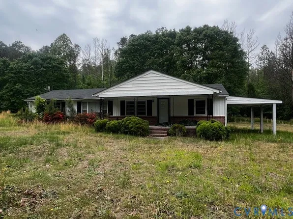 565 Town Bridge Rd, Saluda, VA 23149