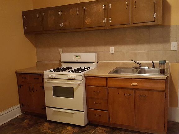 4th image of 505 E 27th # Top Floor