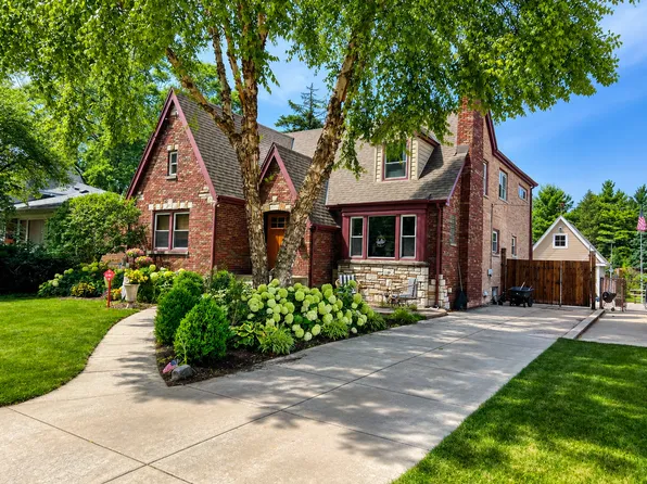 3218 W 97th St, Evergreen Park, IL 60805
