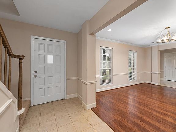 4th image of 219 Post Oak Dr