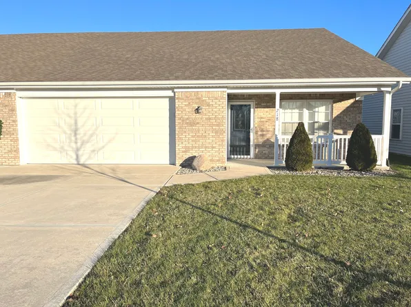 218 N Blue Ribbon Ct, Rushville, IN 46173