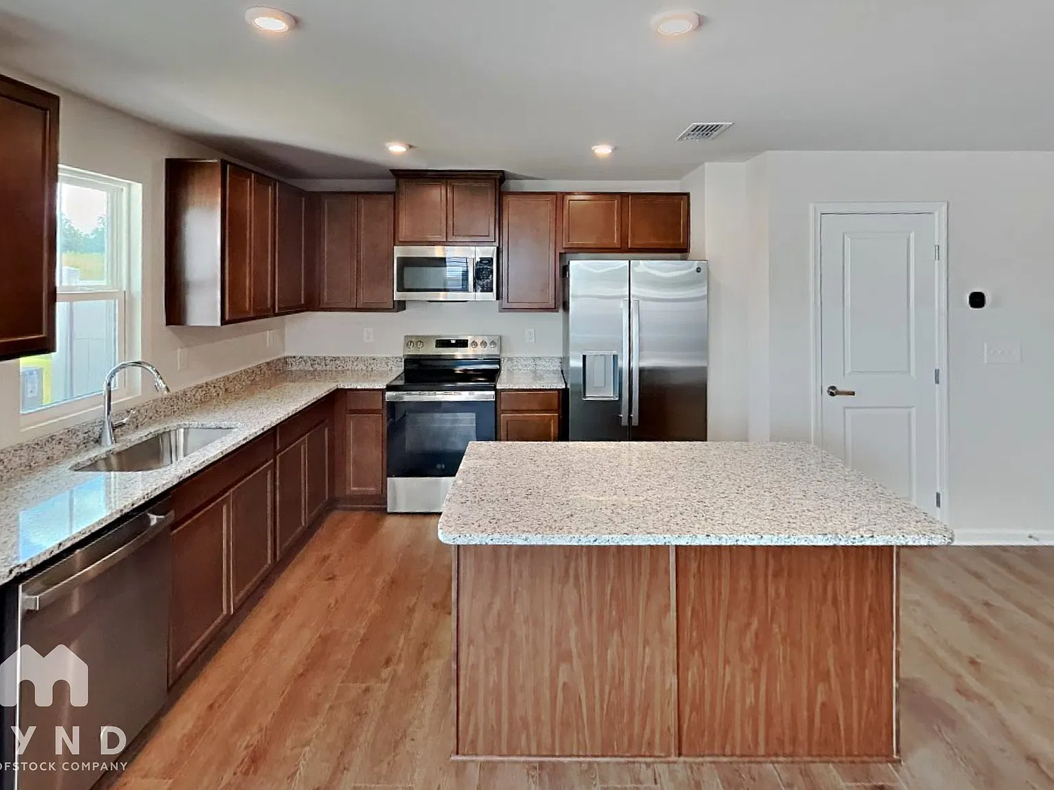 3 bed, 2.5 bath, 1430 sqft, $1,895 — Photo 4