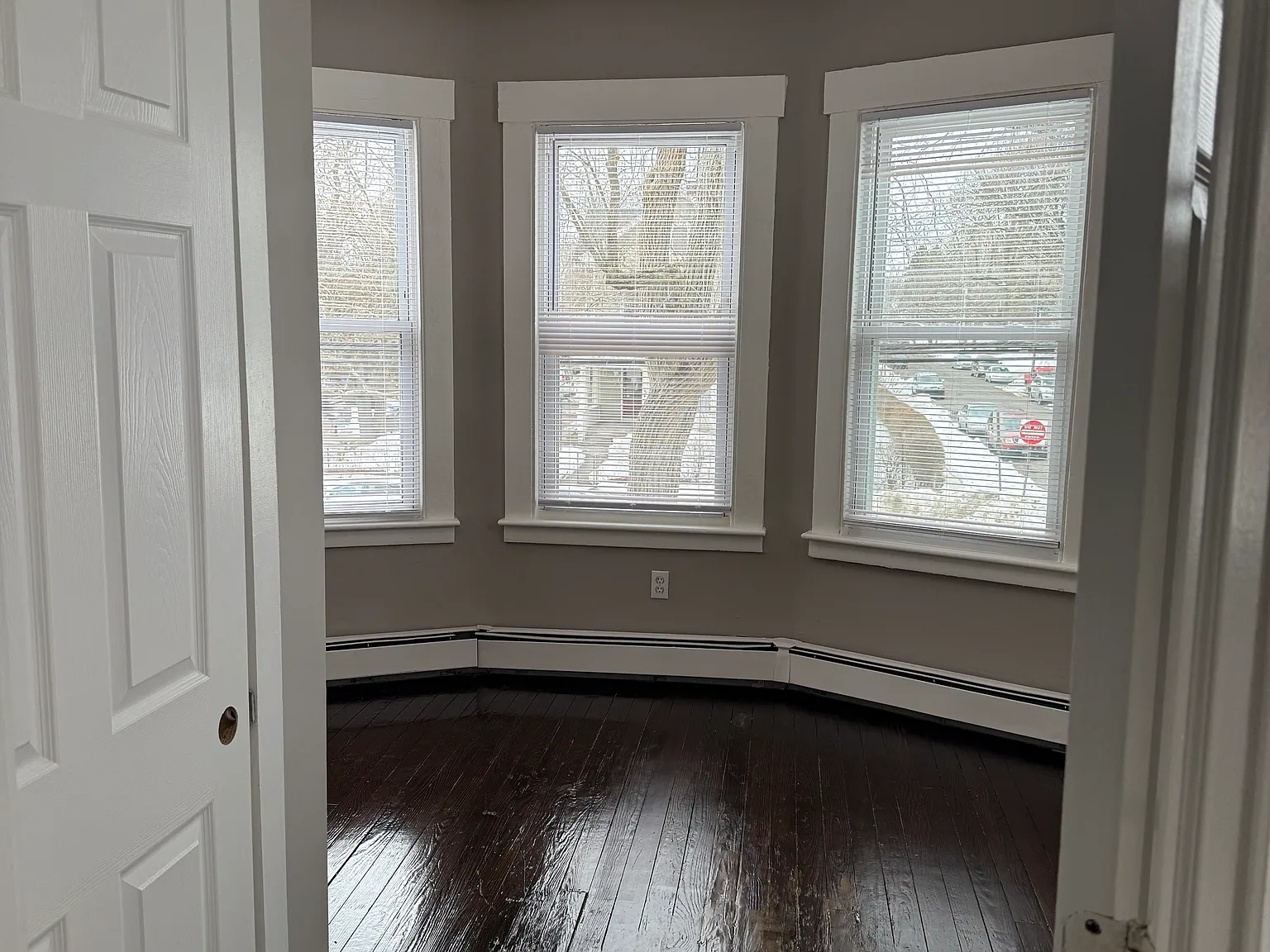 3 bed, 1200 sqft, $2,350 — Photo 2