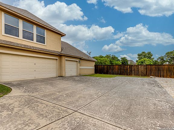 4th image of 9215 CIPRIANI WAY