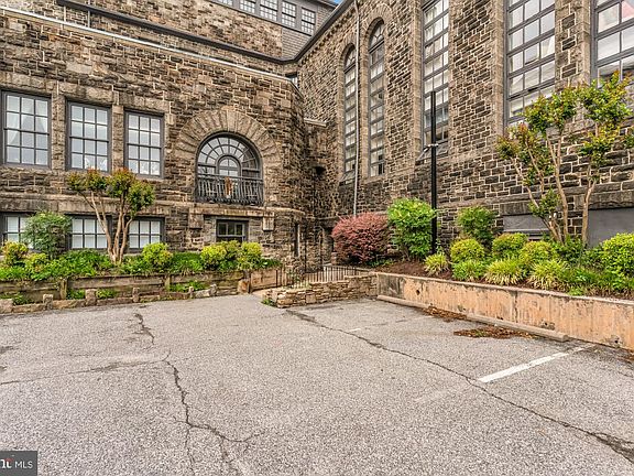 4th image of 1714 Park Ave Unit 403