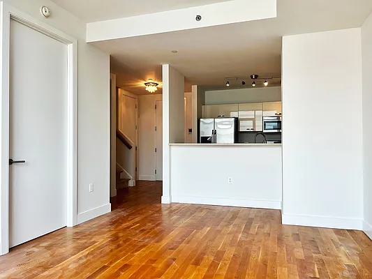 Rented by SERHANT. | media 15