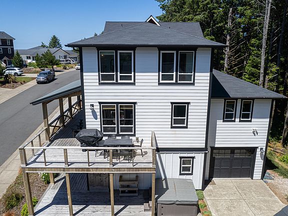 3rd image of 2472 SW Dune Ave