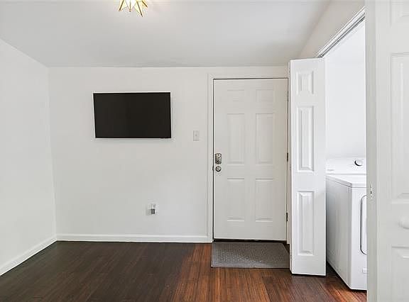 2nd image of 1327 Spain St #B