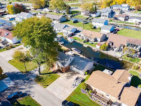 2nd image of 46683 Rose Ln