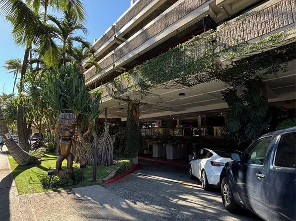 444 Niu St APT 806, Honolulu, HI 96815