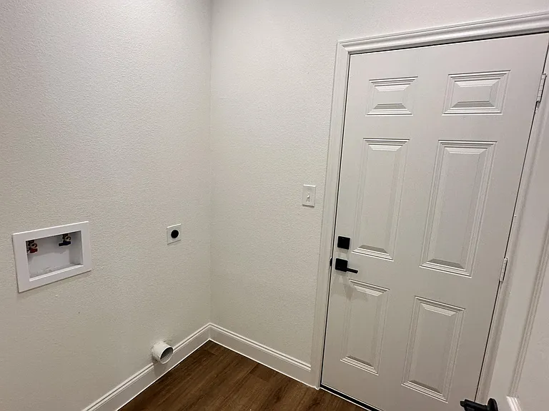 2216 Langford St — Photo 16