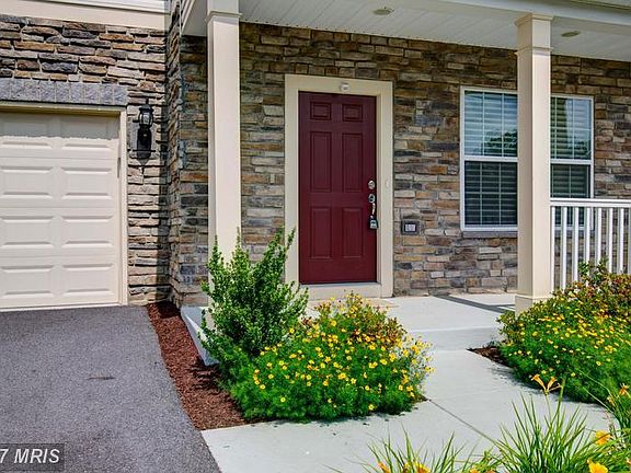 3rd image of 215 Ivy Hill Ct