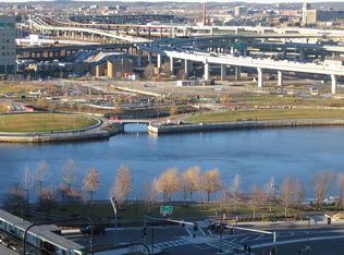 6 Whittier Pl APT 17R, Boston, MA 02114