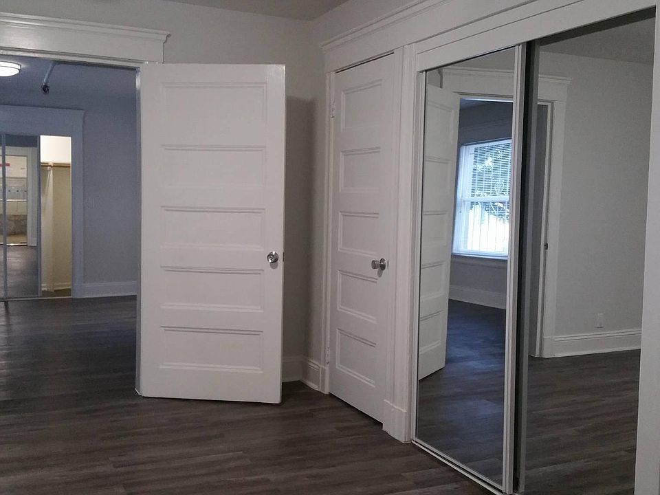 1st image of 900 Oak St APT 2