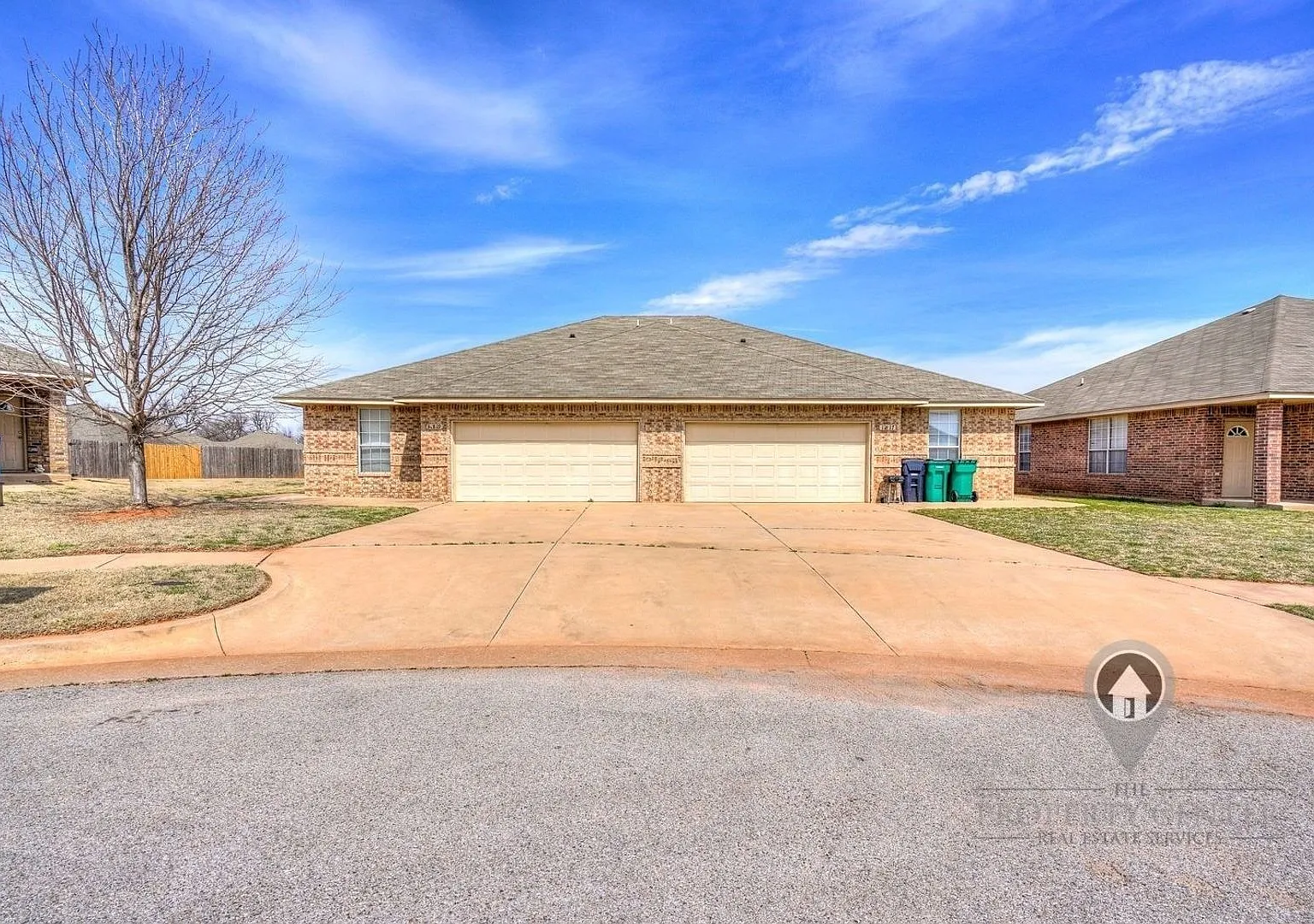 Adorable 3 bed 2 bath duplex in Yukon! — Photo 1