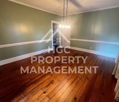 3rd image of 527 Patrick St