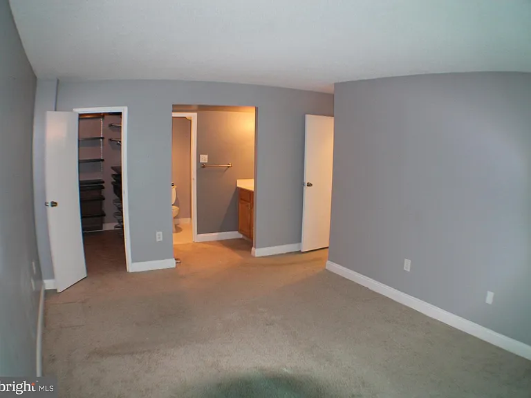 4500 S Four Mile Run Dr #823 — Photo 9