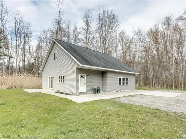 240 Wadhams Rd, Smiths Creek, MI 48074