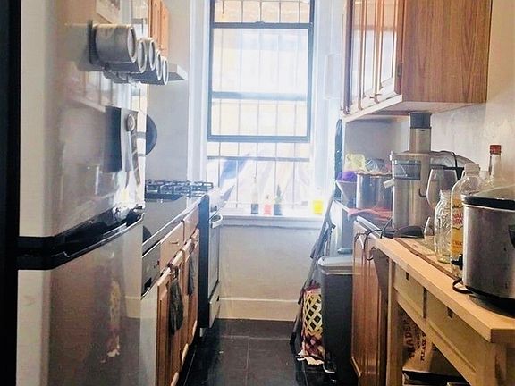5th image of 244 W 72nd St #1E2