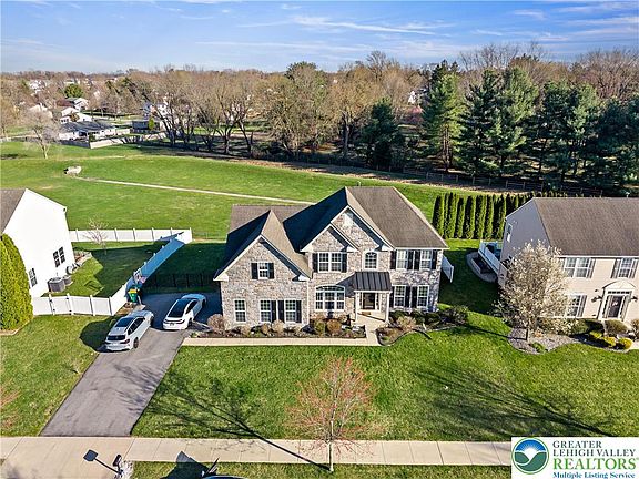 3rd image of 130 Lower Way Rd
