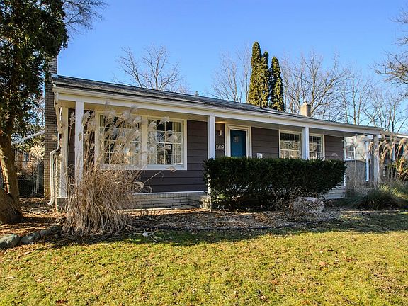 2nd image of 809 Sunrise Ct