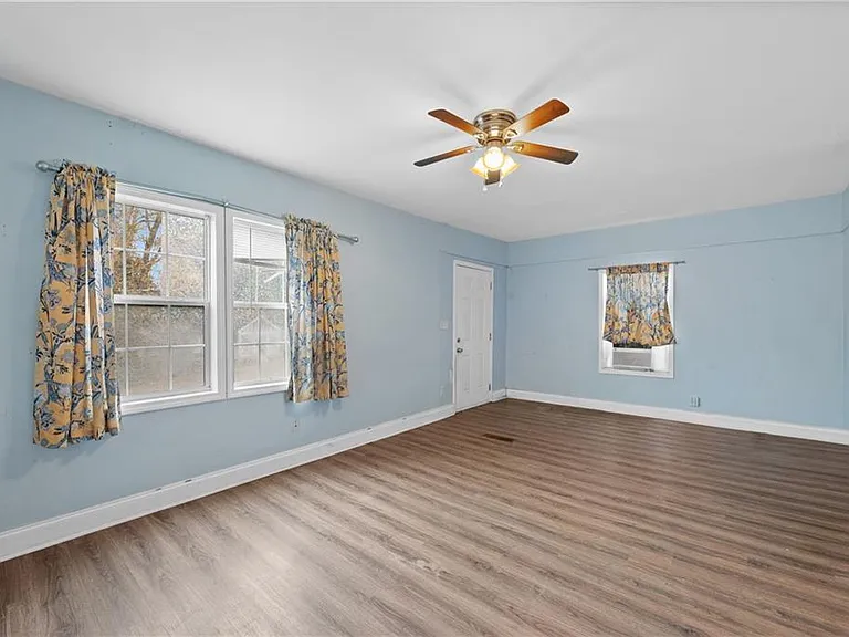 1124 Graymont Dr SW — Photo 4