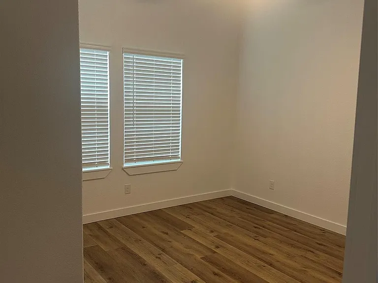 2715 Grafton Ave — Photo 11