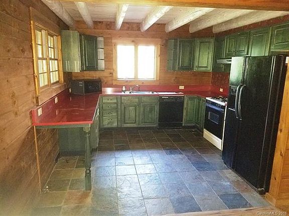 5th image of 155 Songbird Ct
