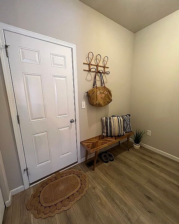 1st image of 4899 Lauren Ln