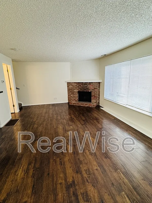 Building Photo - 4278 Meadowbrook Ct NE