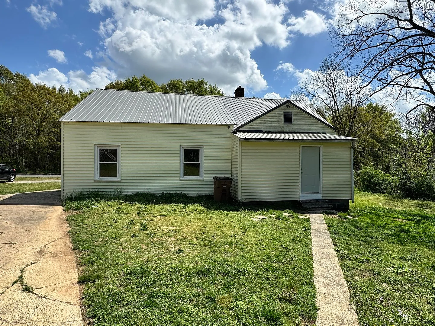 2/1 with extra space in Uptown Shelby, NC — Photo 3