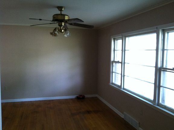 3rd image of 3411 Chancellor St