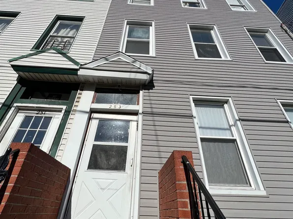 253 Halladay St, Jersey City, NJ 07304