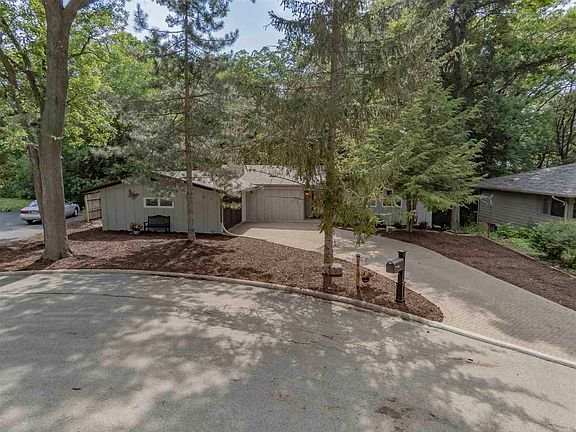 2nd image of 1910 Boscobel Ct