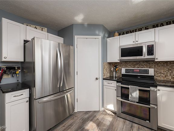 5th image of 325 Wintercreek Cir