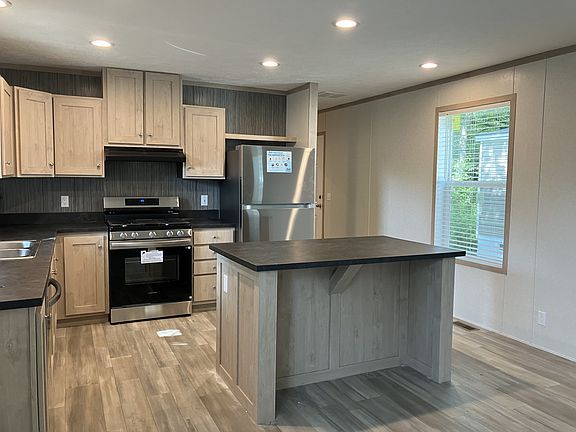 3rd image of 500 W Payton St Lot 18