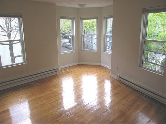 5th image of 235 Columbia St #2