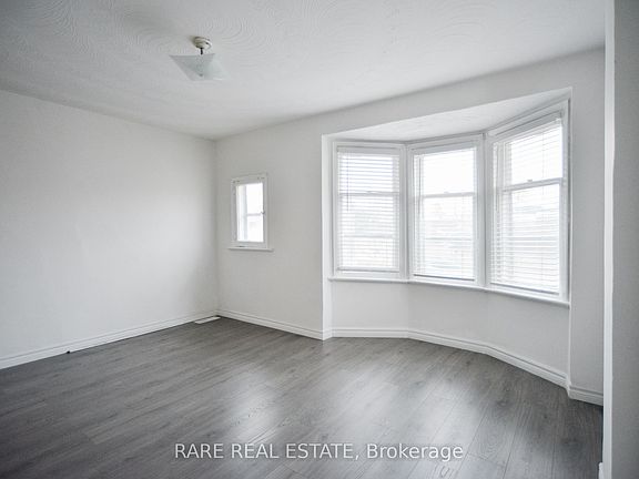 2nd image of 32 Garnet Ave