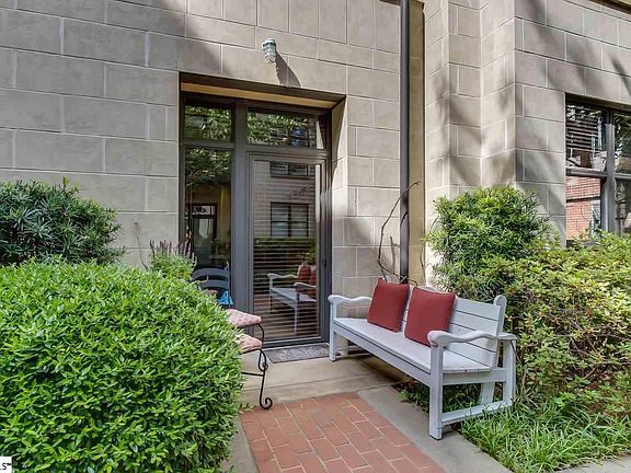 4th image of 224 S Laurens St Unit 207L